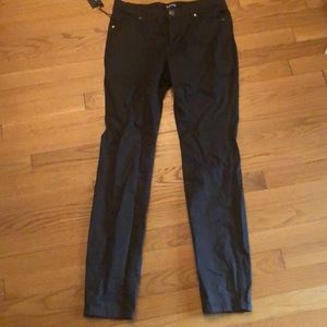 Black stretchy skinny jeans.